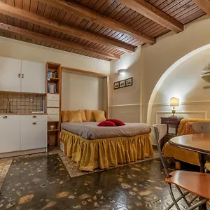 Apartment Piazza Navona Cozy And Studio, Rome